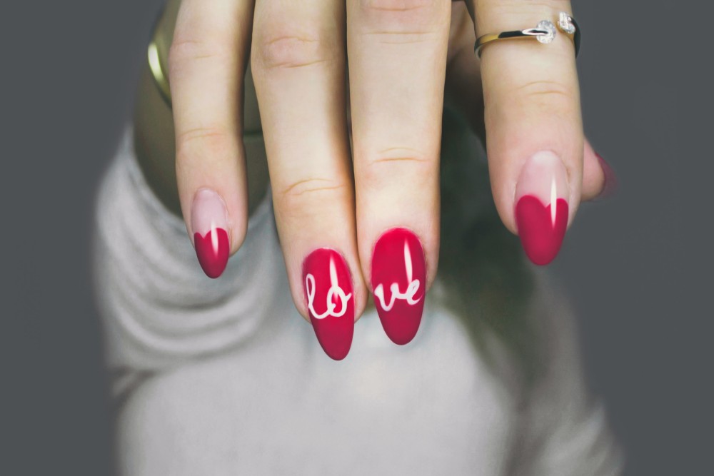 red nails